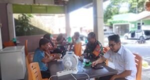 Babinsa Koramil 02/Sukakarya Laksanakan Komunikasi Sosial Bersama Perangkat Desa Bahas Kemajuan Wisata di Gampong Iboih