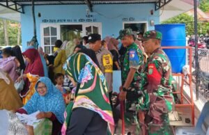Program Kesehatan Warga Berjalan Lancar, Babinsa Koramil 02/Sukakarya Dampingi Pelaksanaan Posyandu Desa Binaan