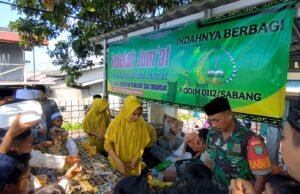 Indahnya Berbagi, Kodim 0112/Sabang Adakan Kegiatan Sedekah Jumat Bagikan Makanan kepada Masyarakat di Masjid Al-Muhajirin Gampong Cot Ba’U