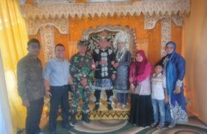 Babinsa Koramil 02/Sukakarya Hadir di Pesta Pernikahan Warga, Tingkatkan Keharmonisan TNI dan Masyarakat
