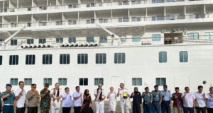 Dandim 0112/Sabang Turut Serta dalam Penyambutan Kedatangan Kapal Pesiar MS. Crystal Symphony di Kota Sabang