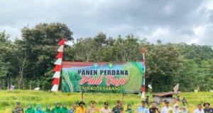 PANEN RAYA PERDANA: Kapolres dan Pj. Walikota Sabang Hadiri Panen Raya Perdana Padi Gogo