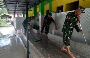 Penuh Semangat, Personel Kodim 0112/Sabang Bersama Warga Laksanakan Program Bersih-bersih Masjid di Gampong Ie Meulee
