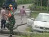 Babinsa Koramil 01/Sukajaya Bersama Instansi Terkait Lakukan Pembersihan Pohon Tumbang dan Tiang Listrik, Jalan Penghubung Aneuk Laot-Balohan