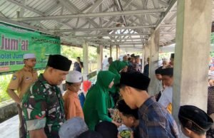 Program Kegiatan Sedekah Jumat Kodim 0112/Sabang Kali Ini, Berbagi Makanan Siap Saji Kepada Jamaah di Masjid Babul Muttaqin Cot Abeuk