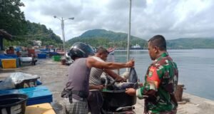 Babinsa Koramil 02/Sukakarya, Cek Ketersediaan dan Harga Ikan di Dermaga Pasiran Gampong Kuta Timu