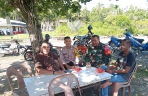 Babinsa Koramil 01/Sukajaya Laksanakan Komsos dengan Warga Gampong Binaan