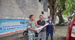 Babinsa Koramil 01/Sukajaya Dampingi Petugas Dinas Sosial Kota Sabang Berikan Bantuan Tongkat kepada Warga Binaan