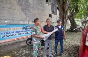 Babinsa Koramil 01/Sukajaya Dampingi Petugas Dinas Sosial Kota Sabang Berikan Bantuan Tongkat kepada Warga Binaan