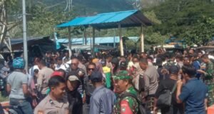 Untuk Keamanan dan Kelancaran, Babinsa Koramil 01/Sukajaya Monitoring Arus Penumpang di Pelabuhan Penyebrangan Balohan