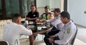Babinsa Koramil 01/Sukajaya Laksanakan Komsos Bersama Pegawai Dinas Perhubungan Kota Sabang