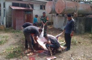 Bantu Warga Binaan, Babinsa Koramil/02 Sukakarya Persiapkan Acara Kenduri Laot di Dermaga Pasiran