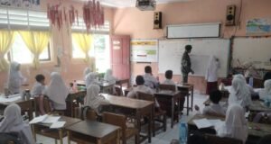 Babinsa Koramil 02 Sukakarya Berikan Wawasan Kebangsaan kepada Siswa SD Negeri 2 Sabang