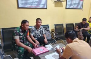 Babinsa Koramil 02/Sukakarya Dampingi Warga Binaan Urus SKCK untuk Tes TNI AD