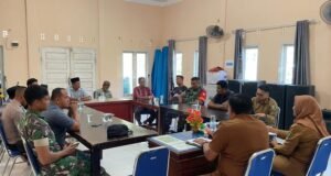 Babinsa Koramil 01/Sukajaya Hadiri Kegiatan Mediasi Permasalahan Batas Tanah Gampong Anoi Itam