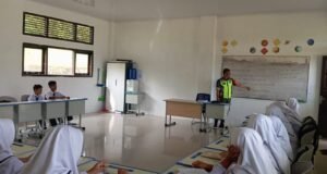 Babinsa Koramil 01/Sukajaya Berikan Materi Wawasan Kebangsaan Kepada Siswa SMPN-09 Sabang