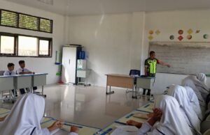 Babinsa Koramil 01/Sukajaya Berikan Materi Wawasan Kebangsaan Kepada Siswa SMPN-09 Sabang