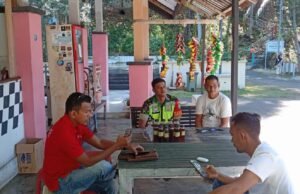 Babinsa Koramil 02/Sukakarya Gelar Komsos Bersama Warga, Ajak Jaga Kamtibmas