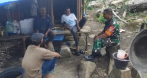 Babinsa Koramil 02/Sukakarya Laksanakan Komsos dengan Warga Binaan di Jurong Gapang