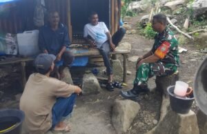 Babinsa Koramil 02/Sukakarya Laksanakan Komsos dengan Warga Binaan di Jurong Gapang