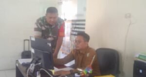 Babinsa Koramil 01/Sukajaya Laksanakan Puldata Demografi Bersama Staf Kantor Desa