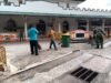 Program Bersih-Bersih Masjid Terus Berjalan, Personel Kodim 0112/Sabang dan Warga Bersihkan Masjid Baiturrahim Gampong Kuta Timu