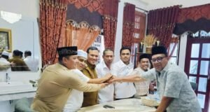 Ketegangan antara Wagub dengan Ketua DPRA Berakhir Damai Dikediaman Abu Razak”