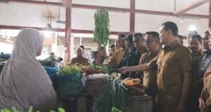 Pantau Kestabilan Harga Bahan Pokok jelang Puasa, Wagub Dek Fadh Tinjau Aktivitas Pasar di Banda Aceh