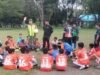 Babinsa Koramil 02/Sukakarya Berikan Arahan kepada Anak-anak Tim Sekolah Sepak Bola untuk Peningkatan Prestasi