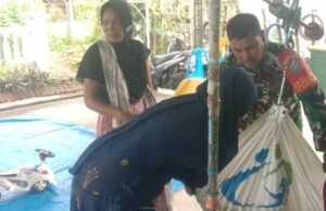 Babinsa Koramil 01/Sukajaya Dampingi Kegiatan Posyandu Merpati Gampong Balohan