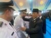 Di Istana Kepresidenan, Presiden Prabowo Rangkul dan Jabat Tangan Mualem