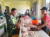 Awal Ramadhan, Babinsa Koramil 02/Sukakarya Lakukan Pengecekan Harga Ayam Potong di Pasar