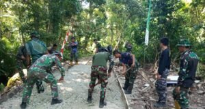 Ibadah Puasa Tak Surutkan Semangat Personel Satgas TMMD ke-123 dalam Pembangunan Jalan TMMD di Gampong Jaboi