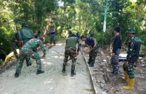Ibadah Puasa Tak Surutkan Semangat Personel Satgas TMMD ke-123 dalam Pembangunan Jalan TMMD di Gampong Jaboi