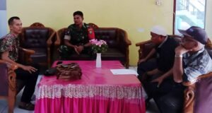 Babinsa Koramil 01/Sukajaya Laksanakan Komunikasi Sosial Bersama Perangkat Gampong