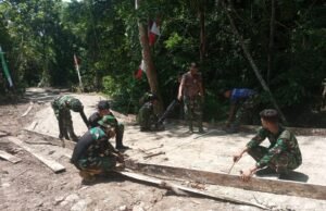 Satgas TMMD Ke-123 Lakukan Pemasangan Papan Mal Untuk Persiapan Pengecoran Jalan