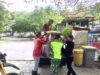 Babinsa Koramil 01/Sukajaya Bantu Warga Bersihkan Sampah di Jurong Pantai Jaya, Gampong Paya