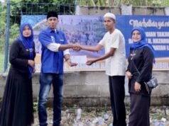 Barisan Muda Dek Gam Lhoknga Bagikan Takjil Berbuka di Lampuuk