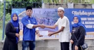 Barisan Muda Dek Gam Lhoknga Bagikan Takjil Berbuka di Lampuuk