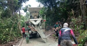 Tanpa Henti, Personel Satgas, Escavator dan Truk Molen Silih Berganti Terus Melaksanakan Tugas di Lokasi TMMD