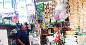 Babinsa Koramil 01/Sukajaya Laksanakan Pengecekan Harga Sembako di Bulan Ramadhan