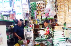 Babinsa Koramil 01/Sukajaya Laksanakan Pengecekan Harga Sembako di Bulan Ramadhan