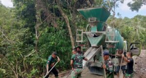 Pengecoran Jalan TMMD Ke-123 di Gampong Jaboi Hampir Rampung, Personel Satgas Terus Kebut Pengerjaannya