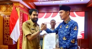 Terima SK Sebagai Plt Sekda Aceh dari Gubernur Muzakir Manaf, M Nasir Siap Jalankan Visi Misi Gub dan Wagub