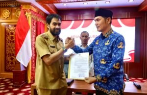 Terima SK Sebagai Plt Sekda Aceh dari Gubernur Muzakir Manaf, M Nasir Siap Jalankan Visi Misi Gub dan Wagub