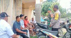 Babinsa Koramil 02 Sukakarya dan Bhabinkamtibmas Berikan Himbauan Kamtibmas Selama Bulan Ramadhan di Gampong Aneuk Laot