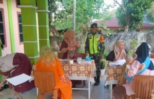 Babinsa Koramil 02/Sukakarya Laksanakan Komunikasi Sosial dengan Kader Posyandu