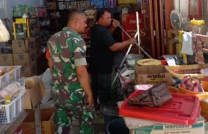 Babinsa 10 Koramil 01/Sukajaya Lakukan Peninjauan Harga Bahan Pokok Menjelang Idul Fitri