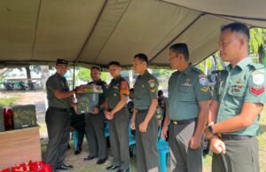 Dandim Berikan Bingkisan Lebaran Kepada Keluarga Besar Kodim 0112/ Sabang