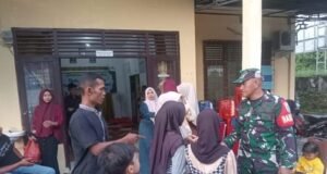 Babinsa Koramil 02/Sukakarya Laksanakan Komsos dan Monitoring Penyaluran Bantuan bagi Fakir Miskin dan Anak Yatim